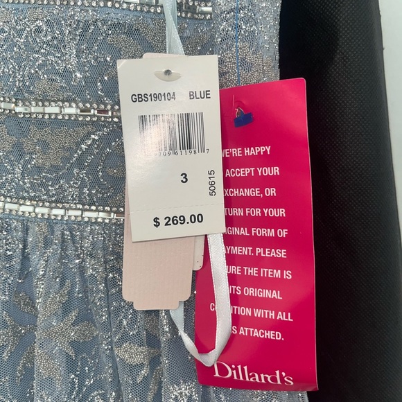 Formal dress for prom/gala/event - Picture 3 of 4